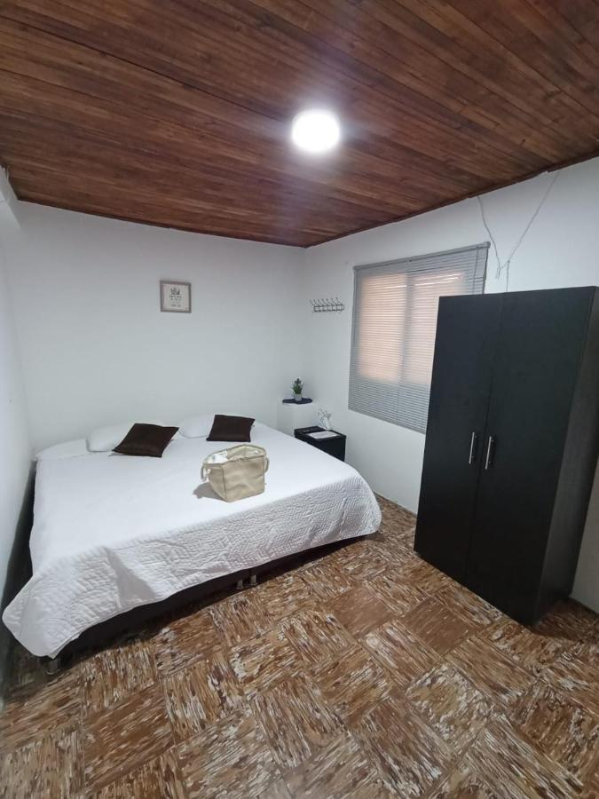 Komodo Alojamiento- Hostal Autoservicio - Ubicado Muy Cerca Al Centro Historico -Habitaciones Con Bano Privado, Wifi , Cama 2X2 Popayan Exterior foto